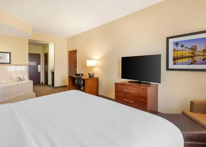 Comfort Inn & Suites Northeast - Gateway